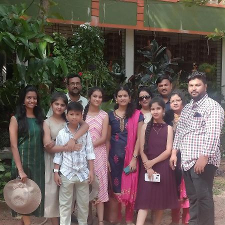 Saptami Hampi Homestay Buitenkant foto