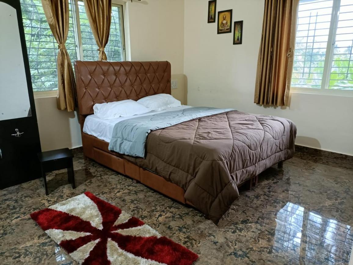 Saptami Hampi Homestay Buitenkant foto