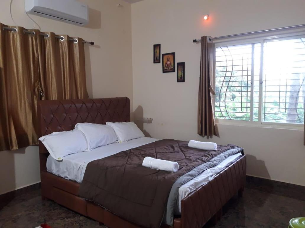 Saptami Hampi Homestay Buitenkant foto