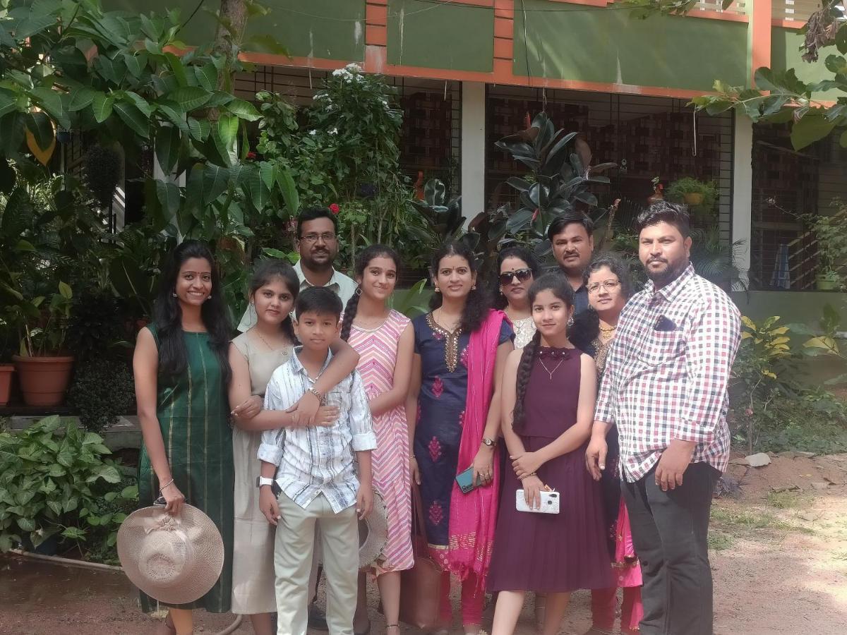 Saptami Hampi Homestay Buitenkant foto